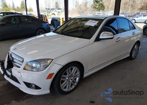 2009 Mercedes-Benz C 300 Luxury 4Matic/Sport 4Matic z USA, uszkodzony, nr VIN WDDGF81X69R081317